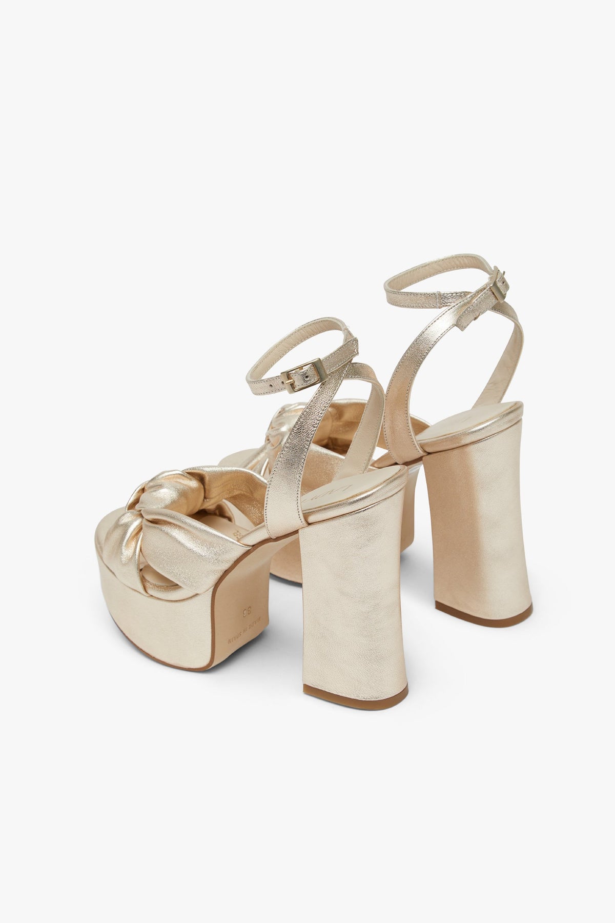 Sandalia Greta Block Dorado